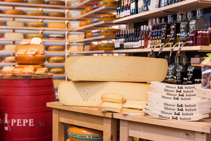 Normaler Käse scheint genauso gesund zu sein wie eine Variante mit weniger Fett